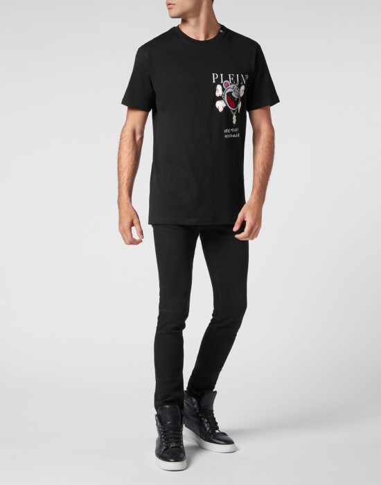 Товар черного цвета с внутренней стороны