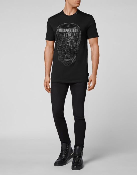 Товар черного цвета с внутренней стороны