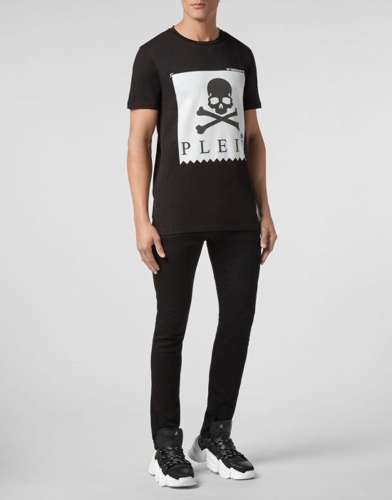 Товар черного цвета с внутренней стороны