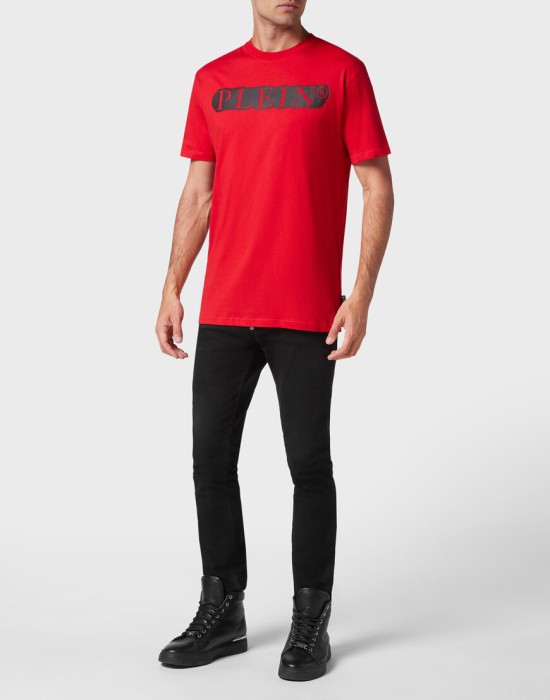 Товар красного цвета с внутренней стороны