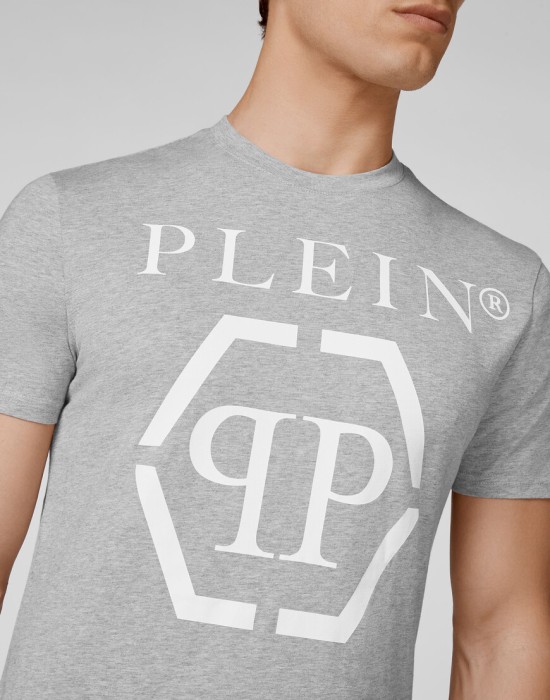 футболка  из проверенных материалов спереди