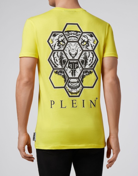 футболка  из америки вид сбоку