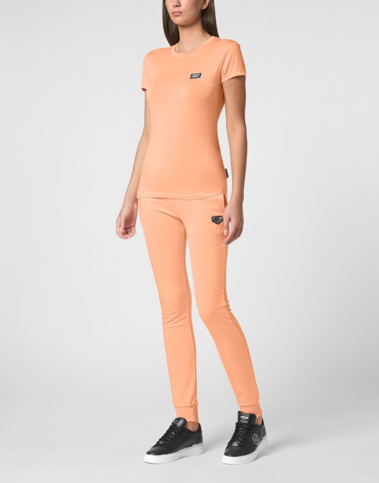 Товар оранжевого цвета с внутренней стороны