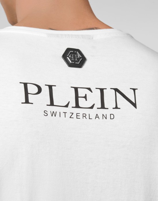 футболка  из проверенных материалов спереди