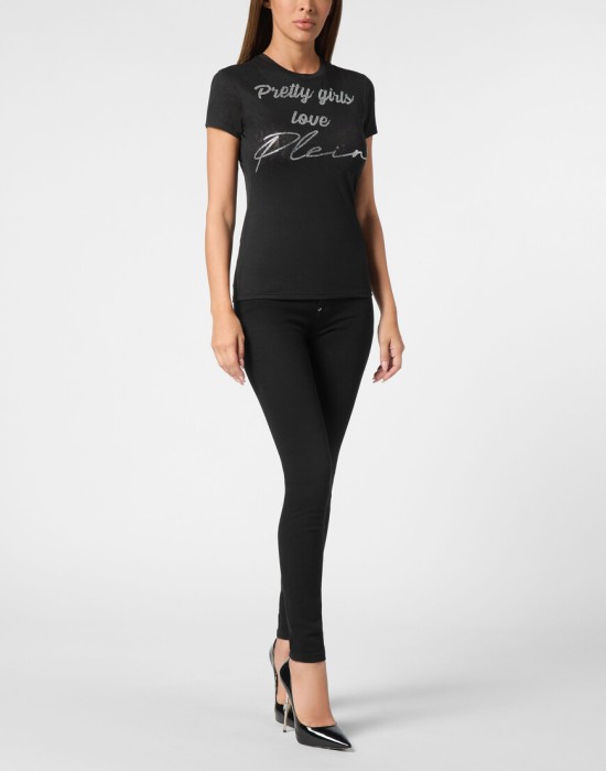 Товар черного цвета с внутренней стороны