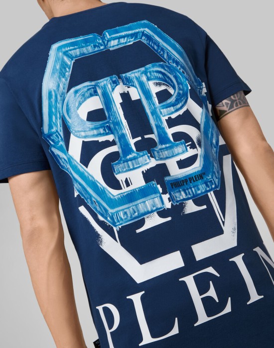 футболка  из проверенных материалов спереди