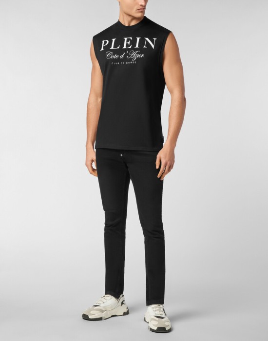 Товар черного цвета с внутренней стороны