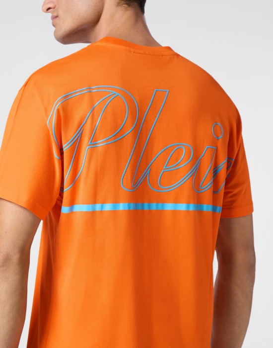 футболка  из америки вид сбоку