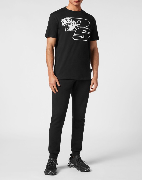 Товар черного цвета с внутренней стороны