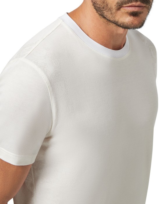 Товар белого цвета с внутренней стороны