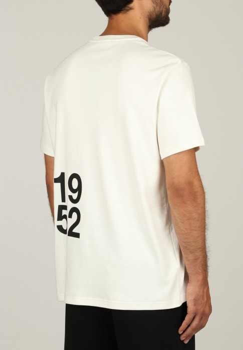 футболка  из англии вид сбоку