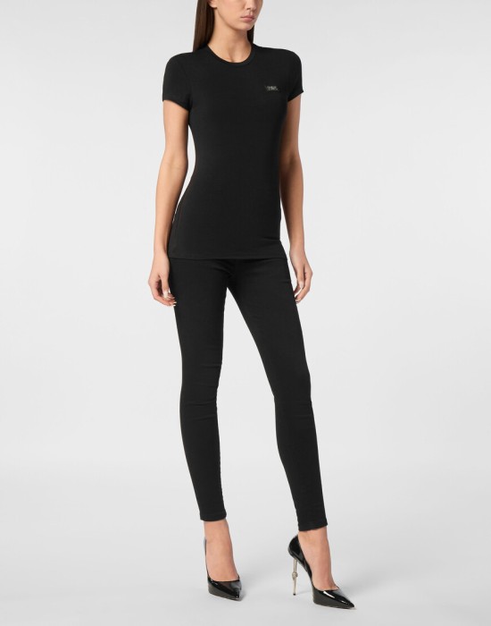 Товар черного цвета с внутренней стороны