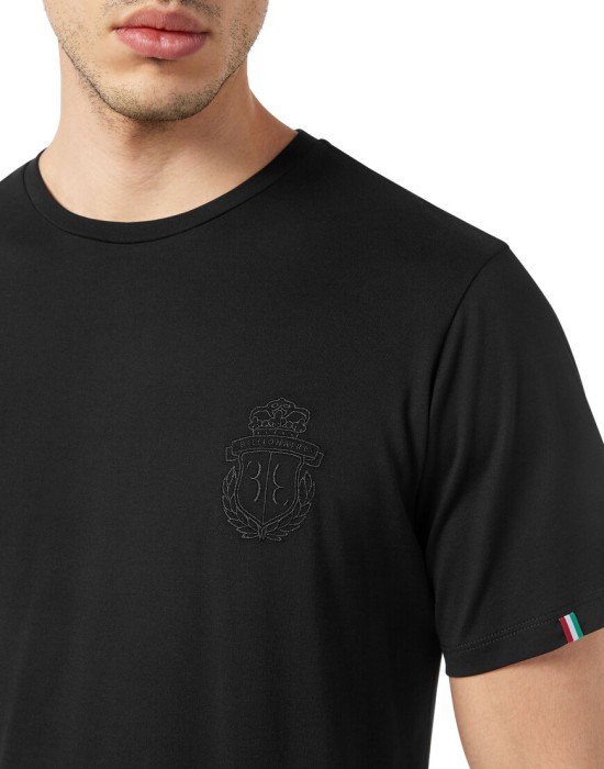 Товар черного цвета с внутренней стороны