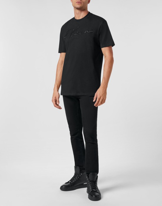 Товар черного цвета с внутренней стороны