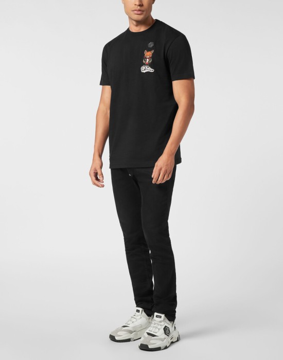 Товар черного цвета с внутренней стороны