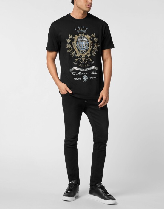 Товар черного цвета с внутренней стороны