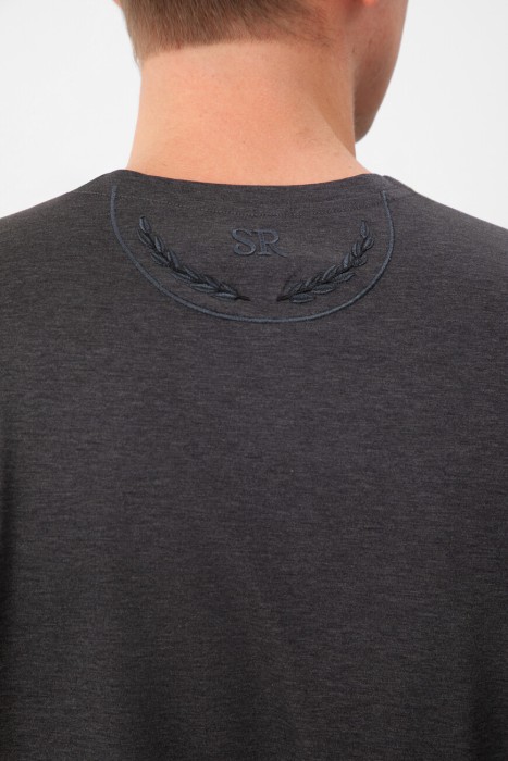 Товар серого цвета с внутренней стороны