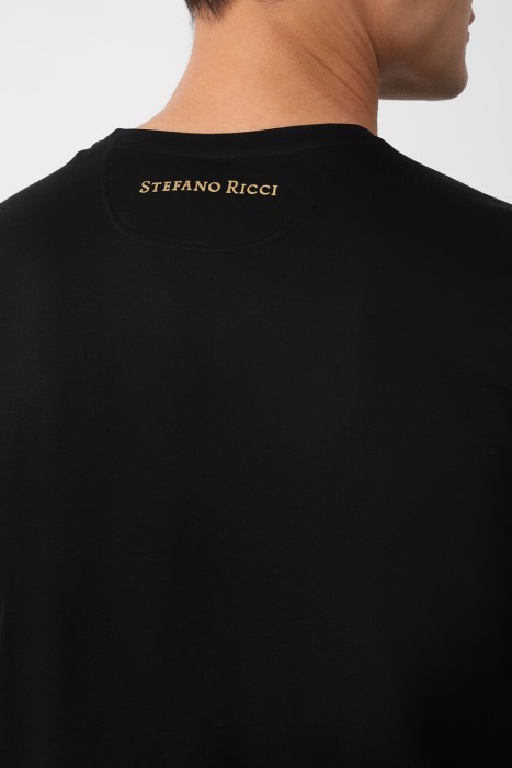 Товар черного цвета с внутренней стороны