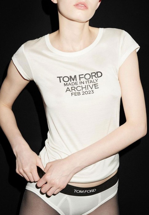 футболка  от бренда tom ford вид слева