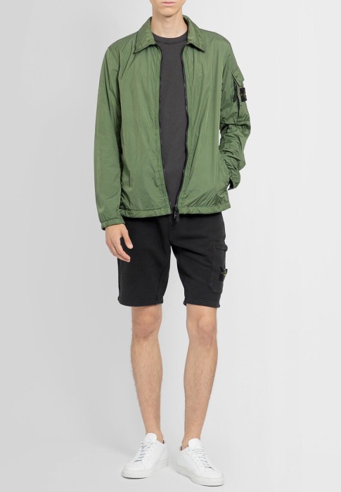 футболка  от бренда stone island вид слева
