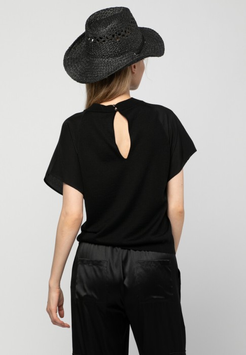 футболка  от бренда max&moi вид слева