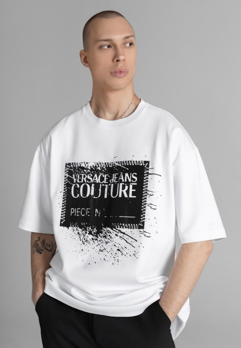 футболка  от бренда versace jeans couture вид слева