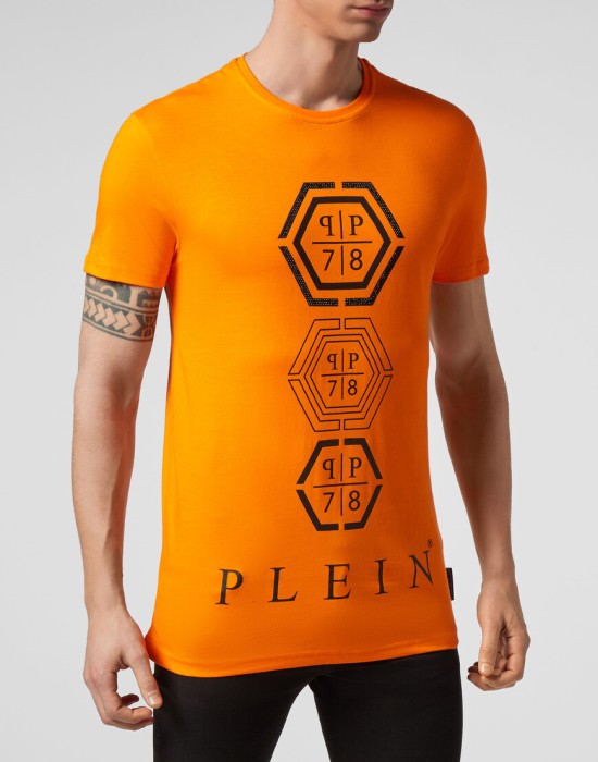 футболка от бренда philipp plein вид слева