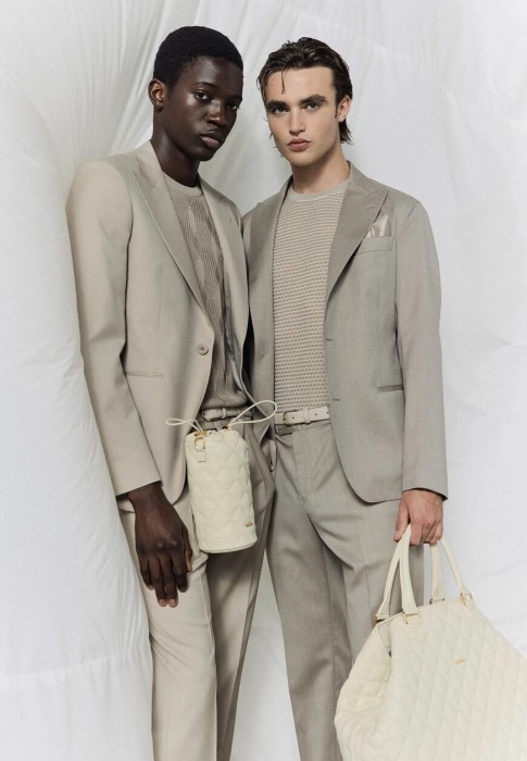 футболка  от бренда emporio armani вид слева