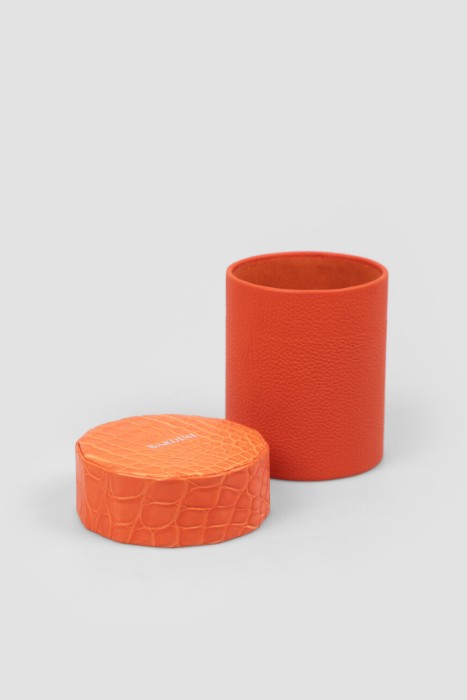 футляр  по цене 97000 руб вид справа