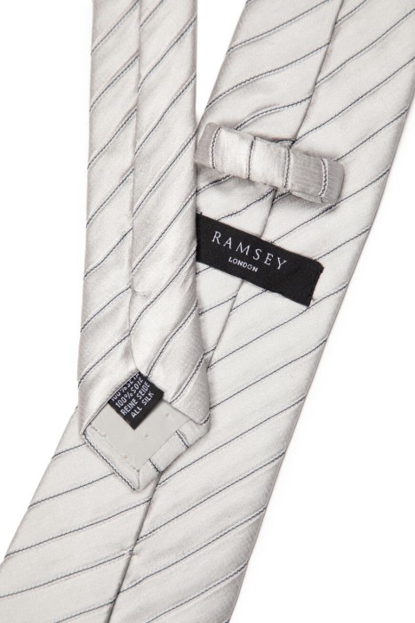 Товар черного цвета с внутренней стороны