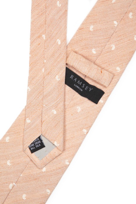 Товар оранжевого цвета с внутренней стороны