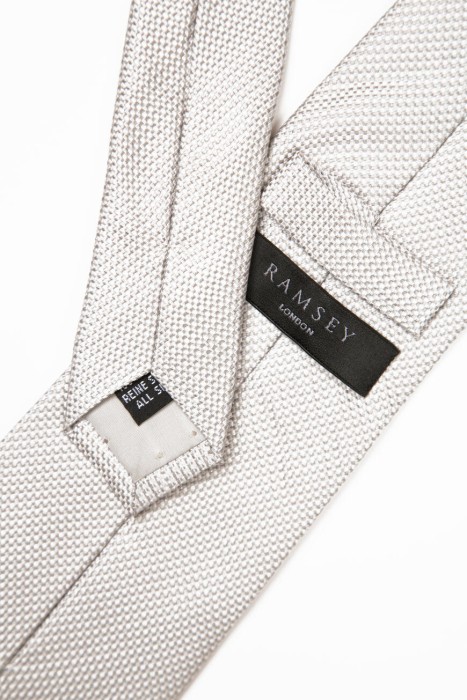 Товар белого цвета с внутренней стороны