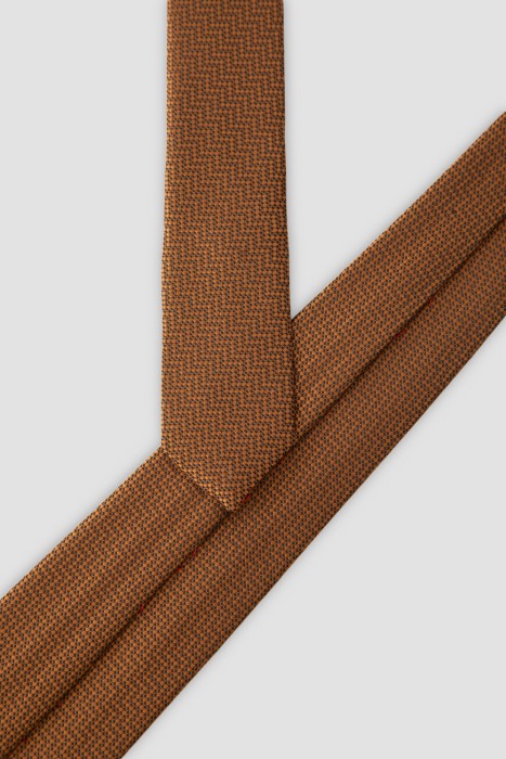 Товар коричневого цвета с внутренней стороны