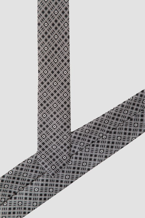 Товар черного цвета с внутренней стороны