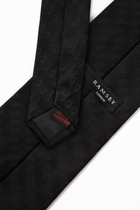 Товар черного цвета с внутренней стороны