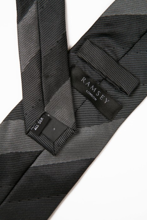 Товар серого цвета с внутренней стороны