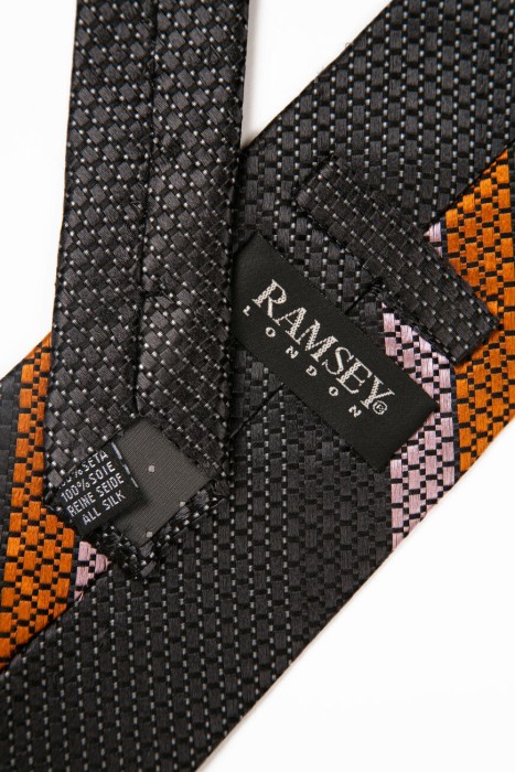 Товар серого цвета с внутренней стороны