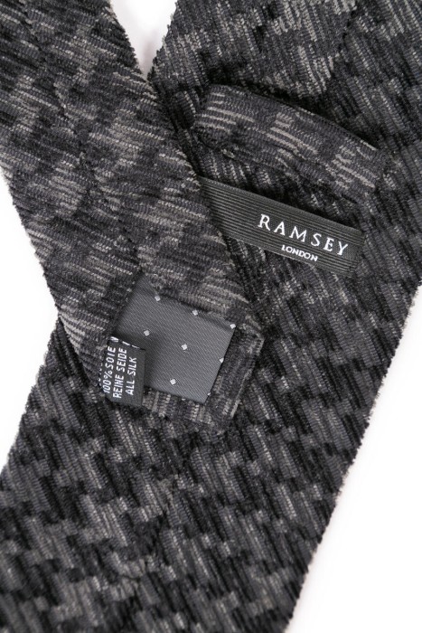 Товар серого цвета с внутренней стороны