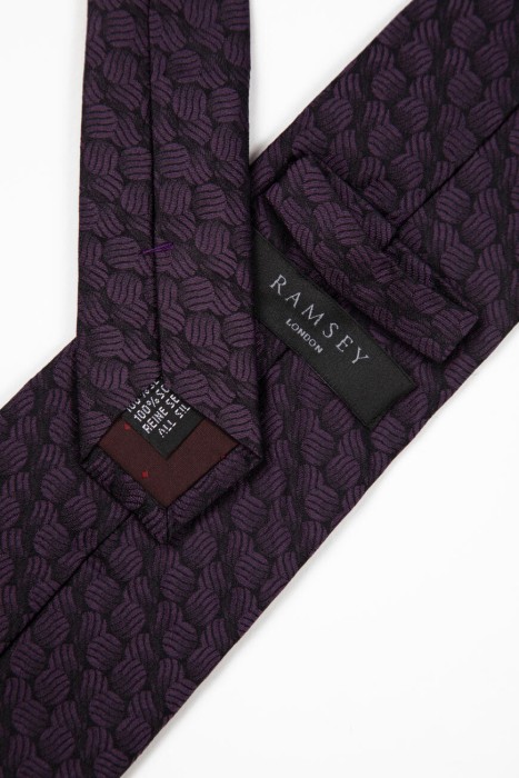 Товар фиолетового цвета с внутренней стороны