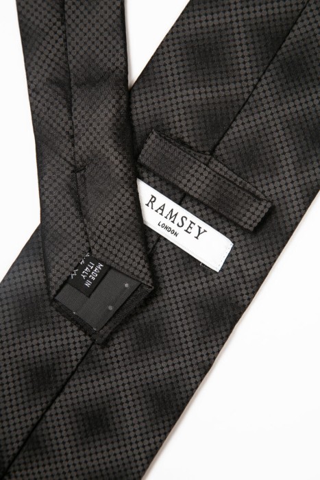 Товар черного цвета с внутренней стороны