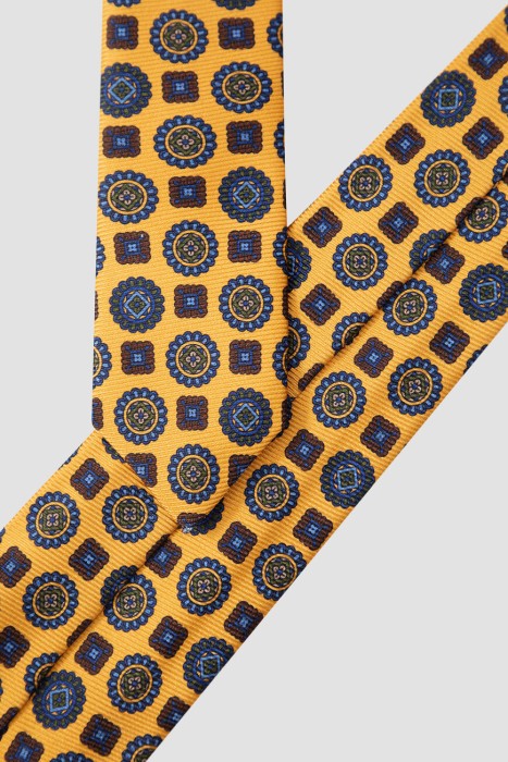 Товар желтого цвета с внутренней стороны