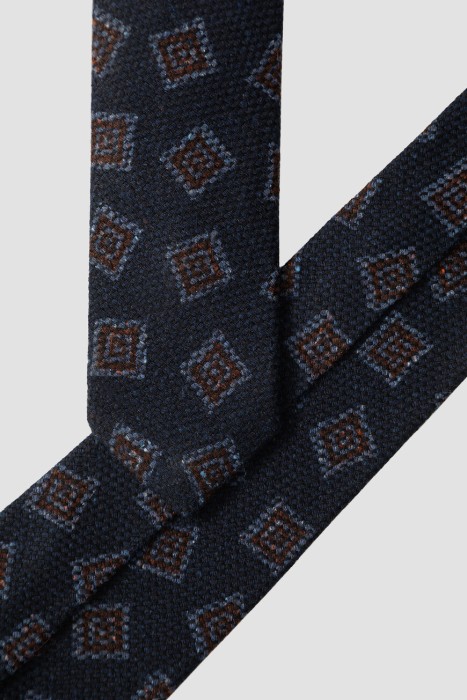 Товар синего цвета с внутренней стороны