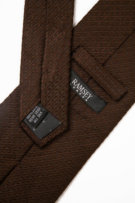 Товар коричневого цвета с внутренней стороны