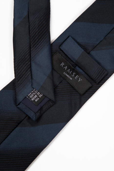 Товар синего цвета с внутренней стороны