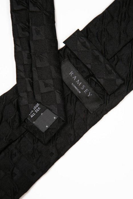 Товар черного цвета с внутренней стороны