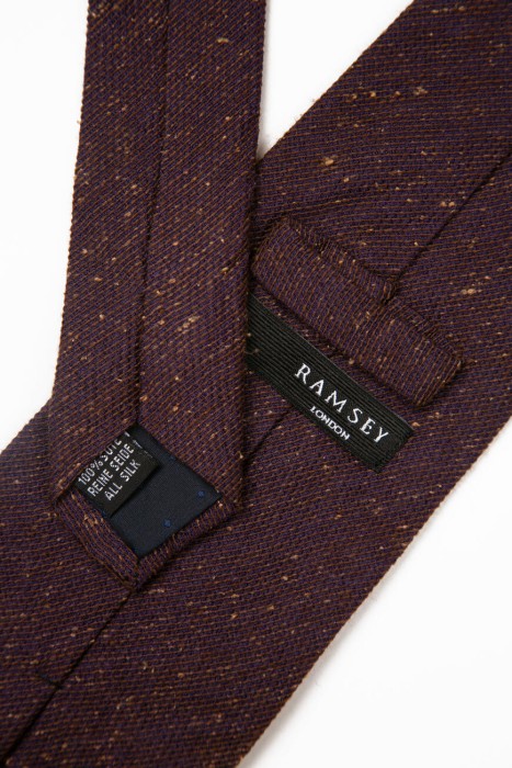 Товар фиолетового цвета с внутренней стороны