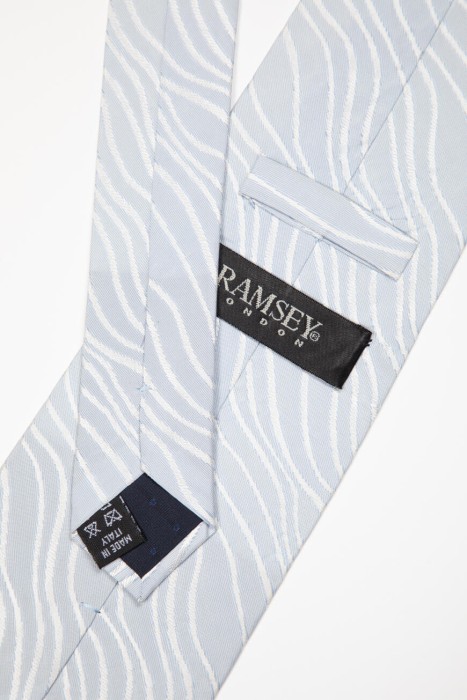 Товар голубого цвета с внутренней стороны