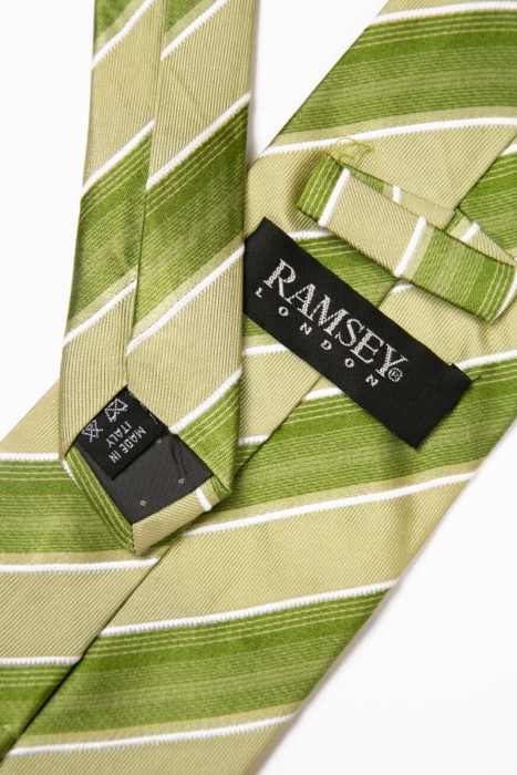 Товар зеленого цвета с внутренней стороны