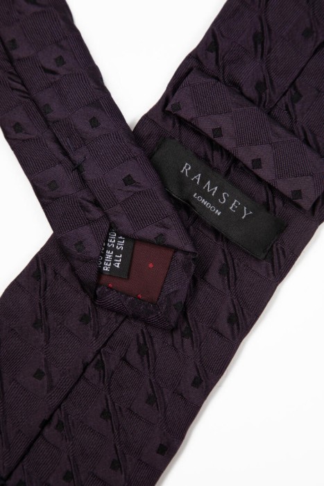 Товар фиолетового цвета с внутренней стороны