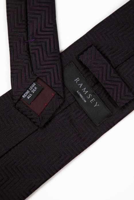 Товар фиолетового цвета с внутренней стороны